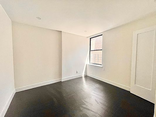 5th image of 2108 Regent Pl #2N