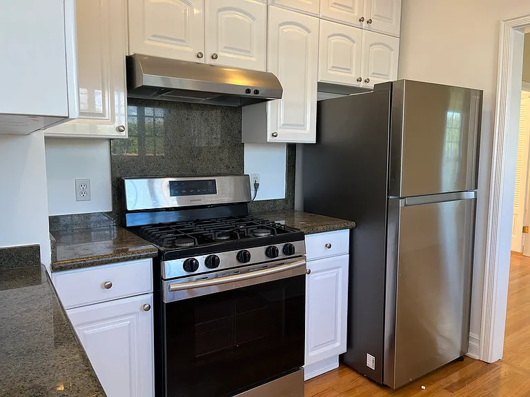 NEW STAINLESS STEEL APPLIANCES.