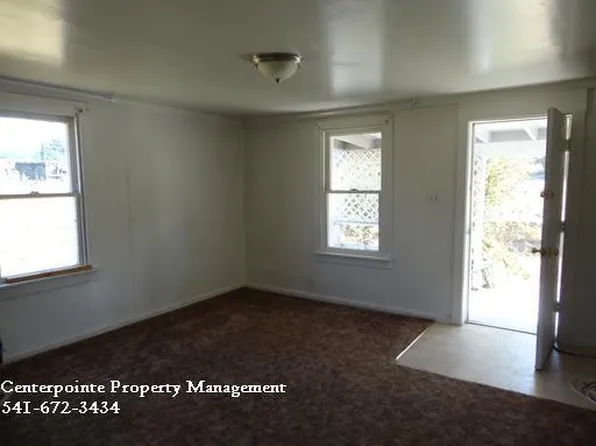 785 Park Hill Ln, Sutherlin, OR 97479