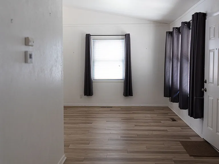 494 W Shields St — Photo 20