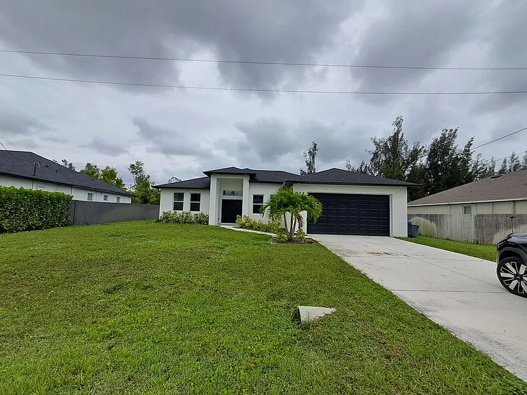 204 NW 1st St — Photo 1