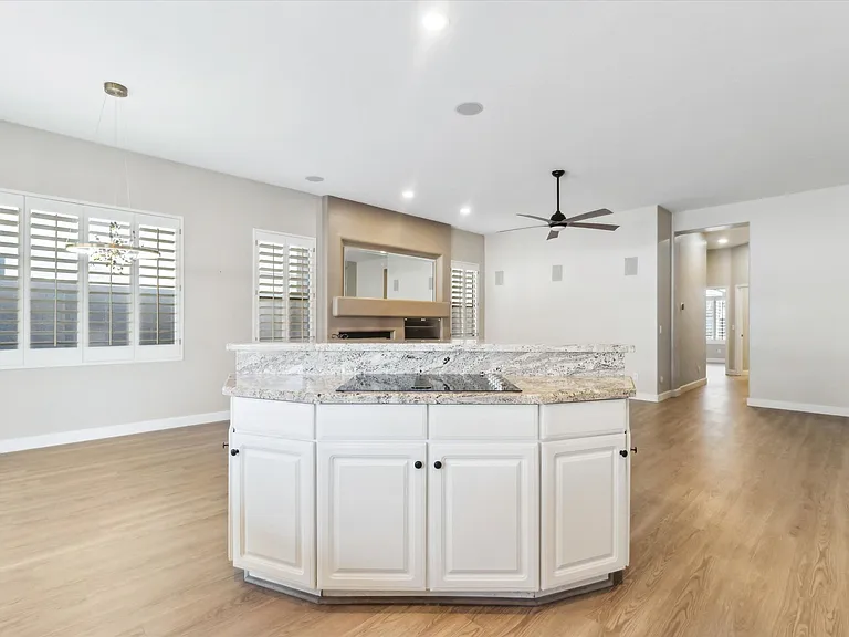 5222 E Danbury Rd — Photo 8