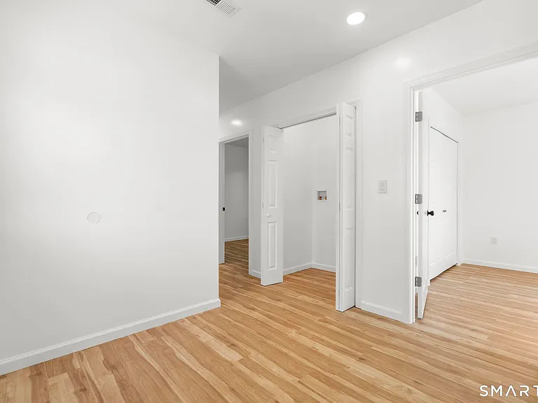 810 Brewster St — Photo 23