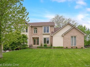 1771 Quincy Dr, Rochester Hills, MI 48306