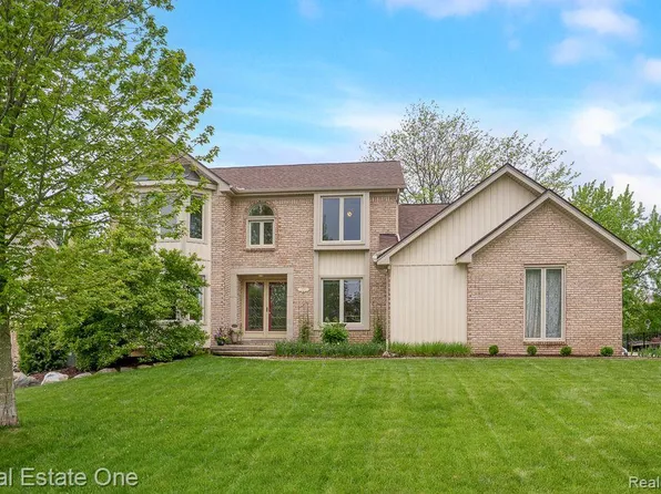 1771 Quincy Dr, Rochester Hills, MI 48306
