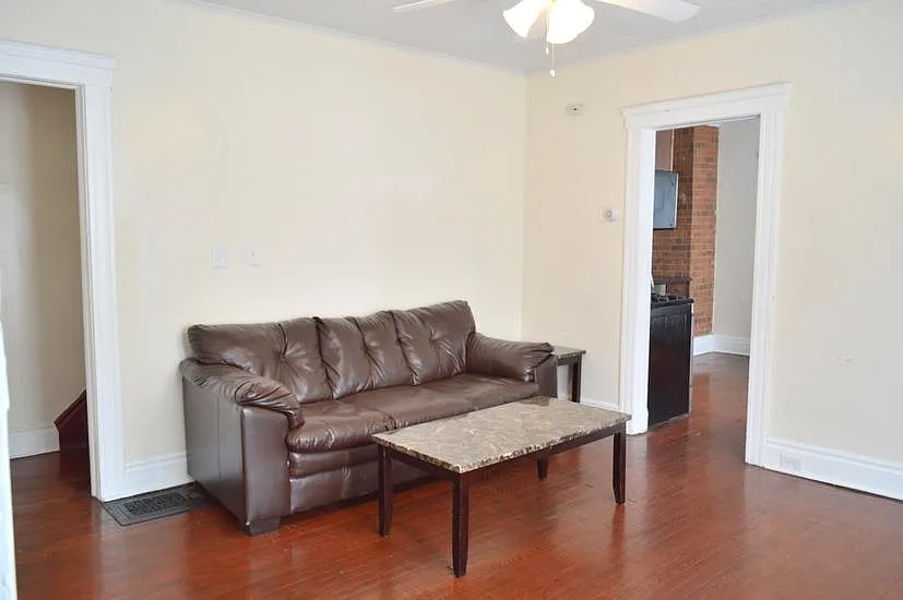 5 bed, 2060 sqft, $3,250 — Photo 2