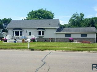 426 8th Ave SW, Pipestone, MN 56164