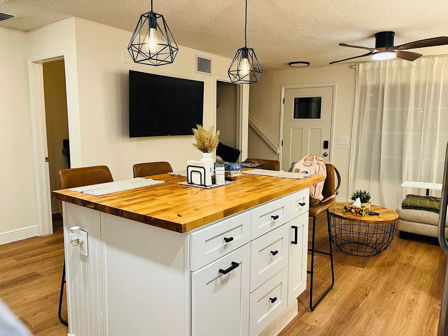 2 bed, 1000 sqft, $2,200 — Photo 3