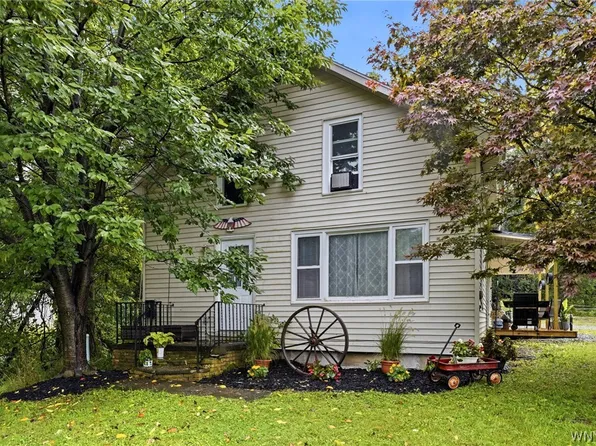 10573 North Rd, Perrysburg, NY 14129
