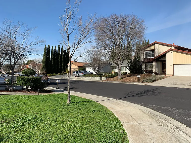 563 Simas Dr — Photo 23