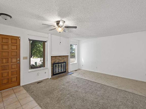 3rd image of 826 San Antonio Pl