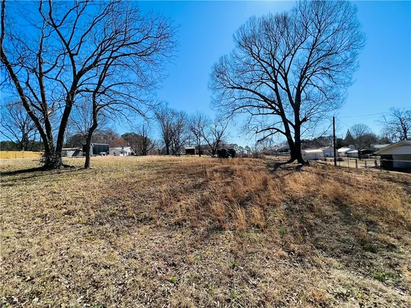 825 Gaines St, Central, SC 29630