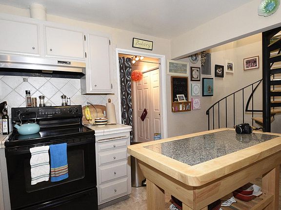 3rd image of 393 Sandalwood Dr #393
