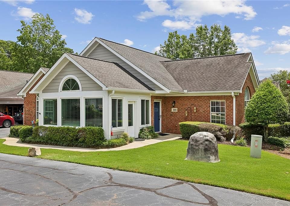 1st image of 12101 Windrush Ln