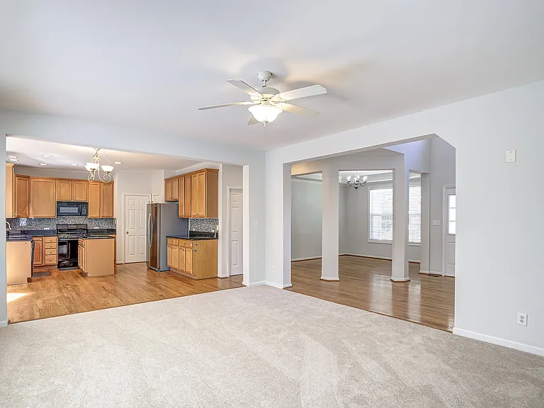 2103 Templeton Gap Dr — Photo 14