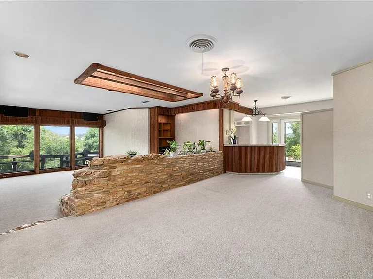 610 Lancelot Way — Photo 18