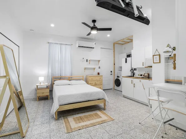 171 5th St #4, Naples, FL 34113