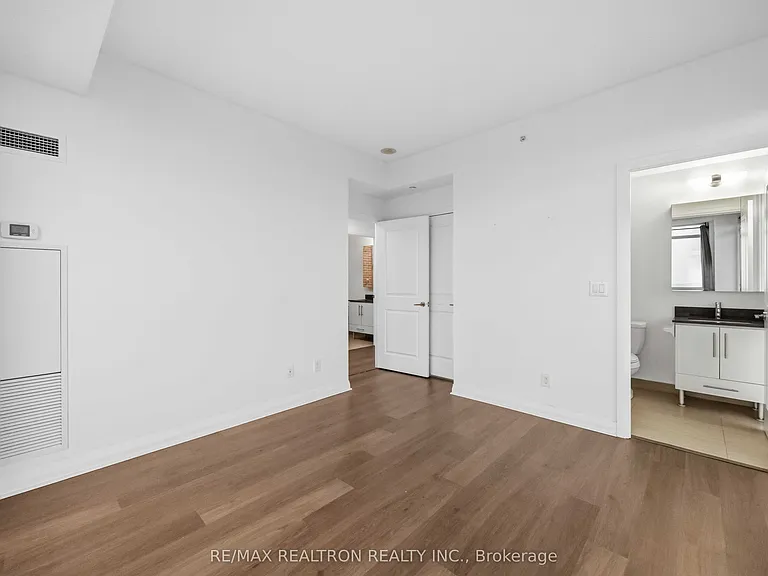 55 Oneida Cres #1904 — Photo 23