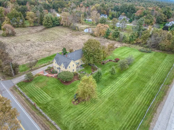 352 N Amherst Road, Bedford, NH 03110