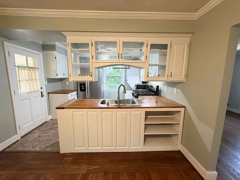 1627 Mason Ln — Photo 8