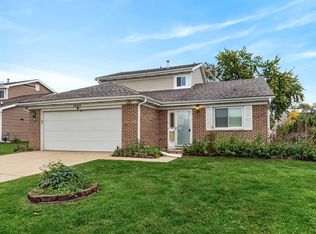 1393 Spring Valley Dr, Carol Stream, IL 60188