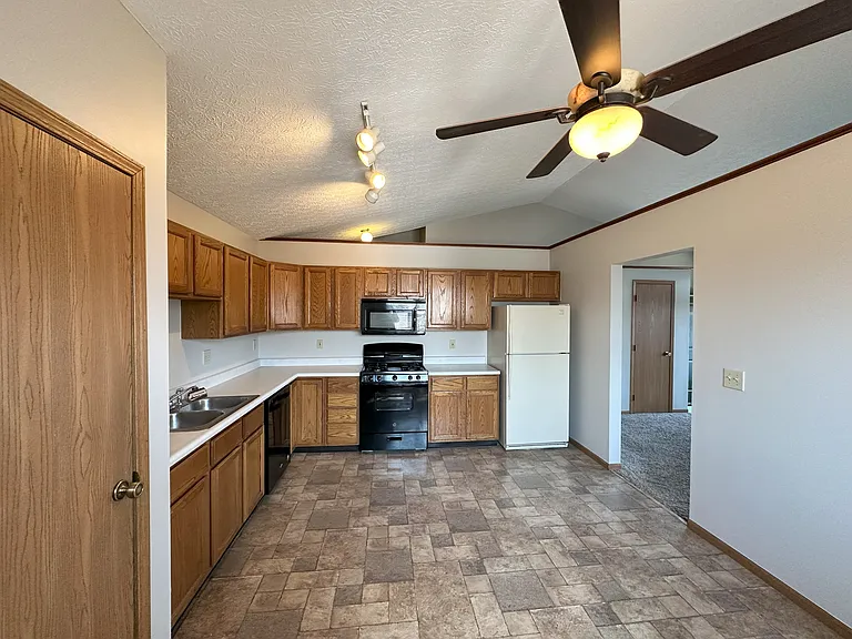 4049 Sandy Ridge Dr — Photo 6