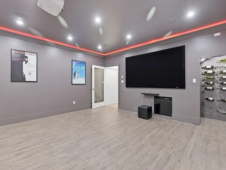 15240 Victoria Ave — Photo 14