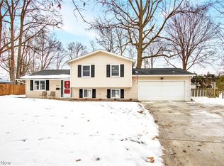 9559 Driftwood Dr, Olmsted Falls, OH 44138