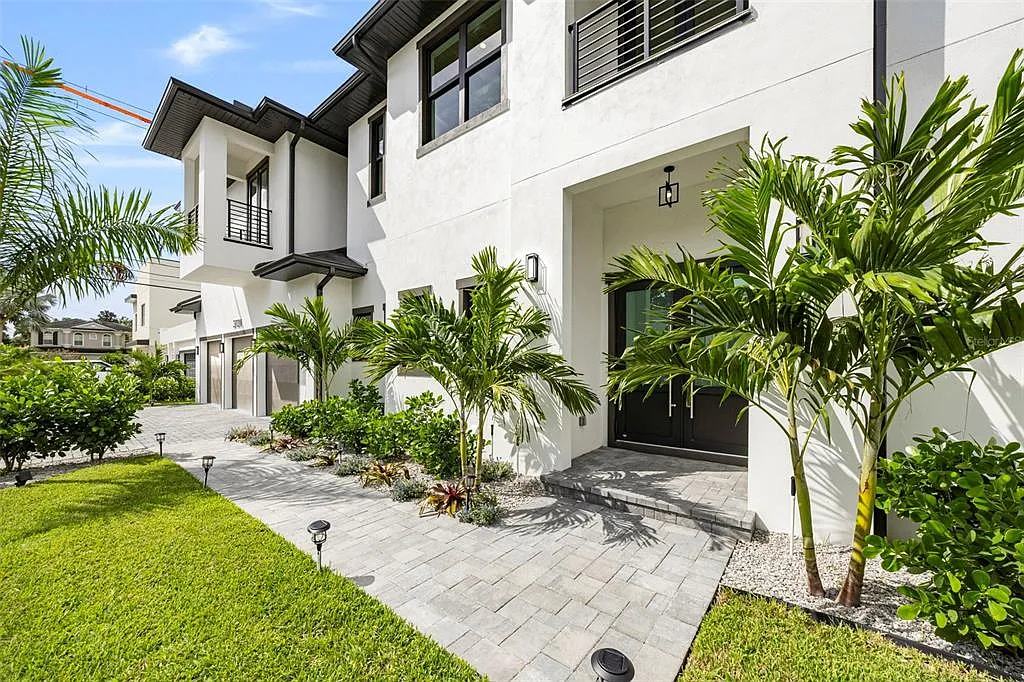 5 bed, 5.5 bath, 5096 sqft, $22,500 — Photo 4