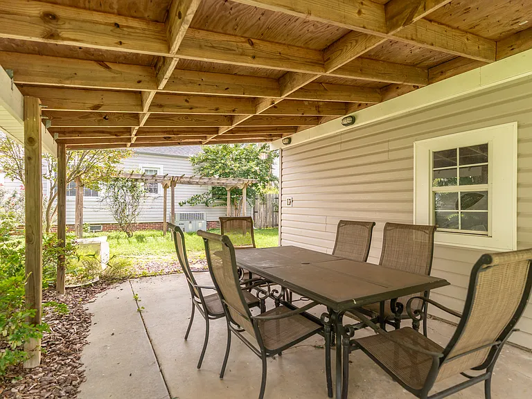 4 Orlando Dr — Photo 9