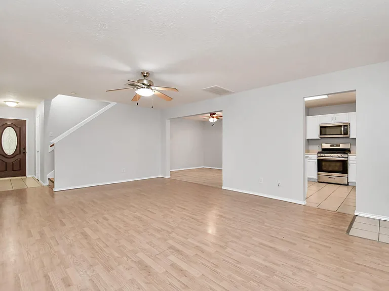 3919 Rolling Springs Ln — Photo 12