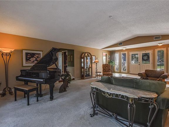 5th image of 310 Partridge Ln