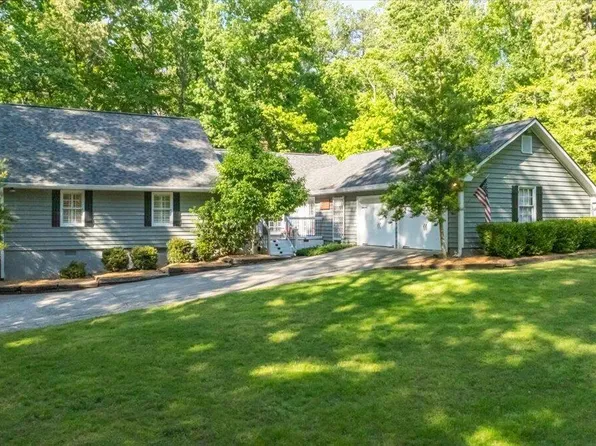 5621 Kentucky Downs Dr, Macon, GA 31210