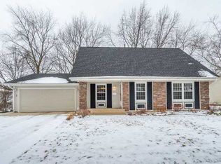 309 Dorchester Ln, Elk Grove Village, IL 60007
