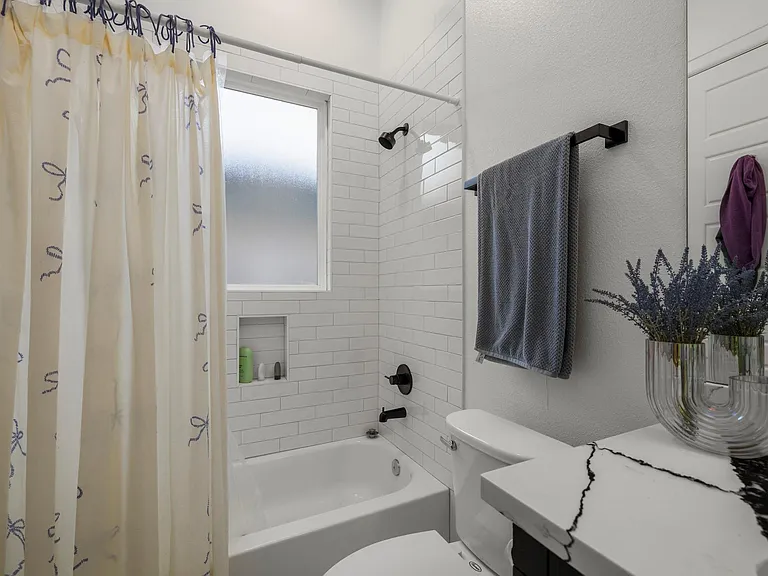 1234 E 23rd St — Photo 21