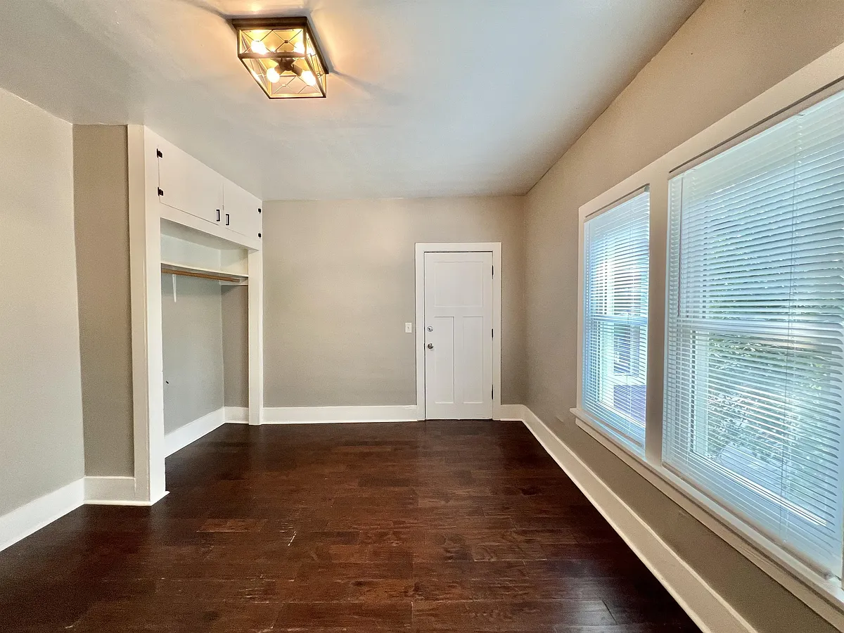 Building Photo - 306 N Academy St #4