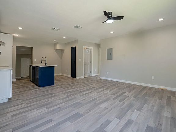 3rd image of 331 Royston Ave