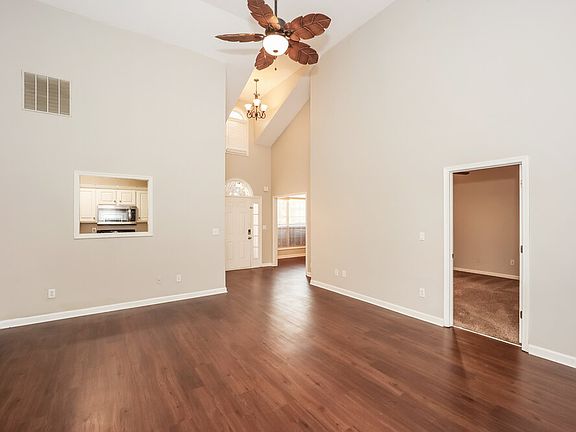5th image of 1820 Towne Park Dr