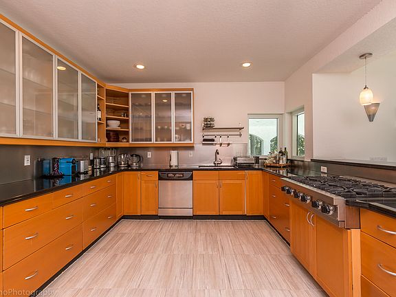3rd image of 1370 S Venetian Way