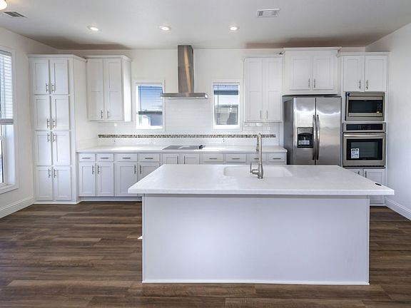 3rd image of 1023 N Miller Dr