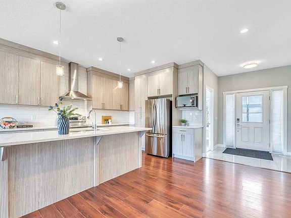 5th image of 1 E Lakes Estates Cir