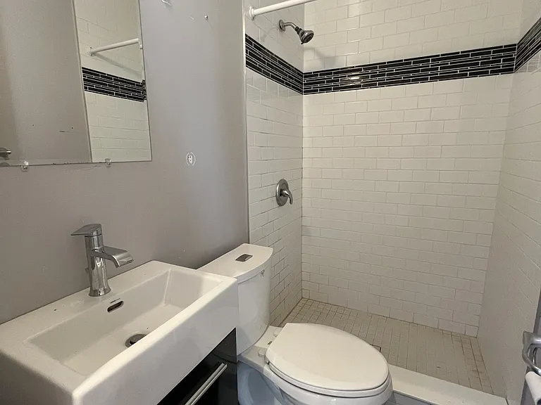 338 Somerset St E #A — Photo 9