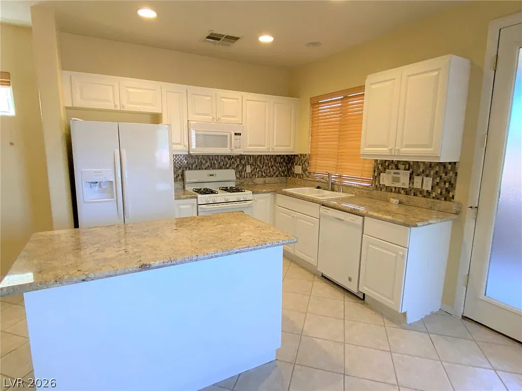 3 bed, 2.5 bath, 1345 sqft, $1,800 — Photo 4