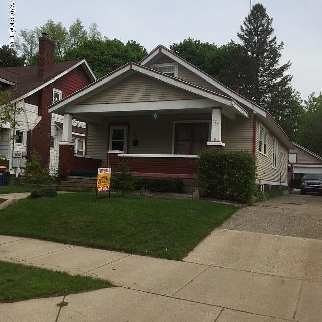 1st image of 104 Elmwood St NE