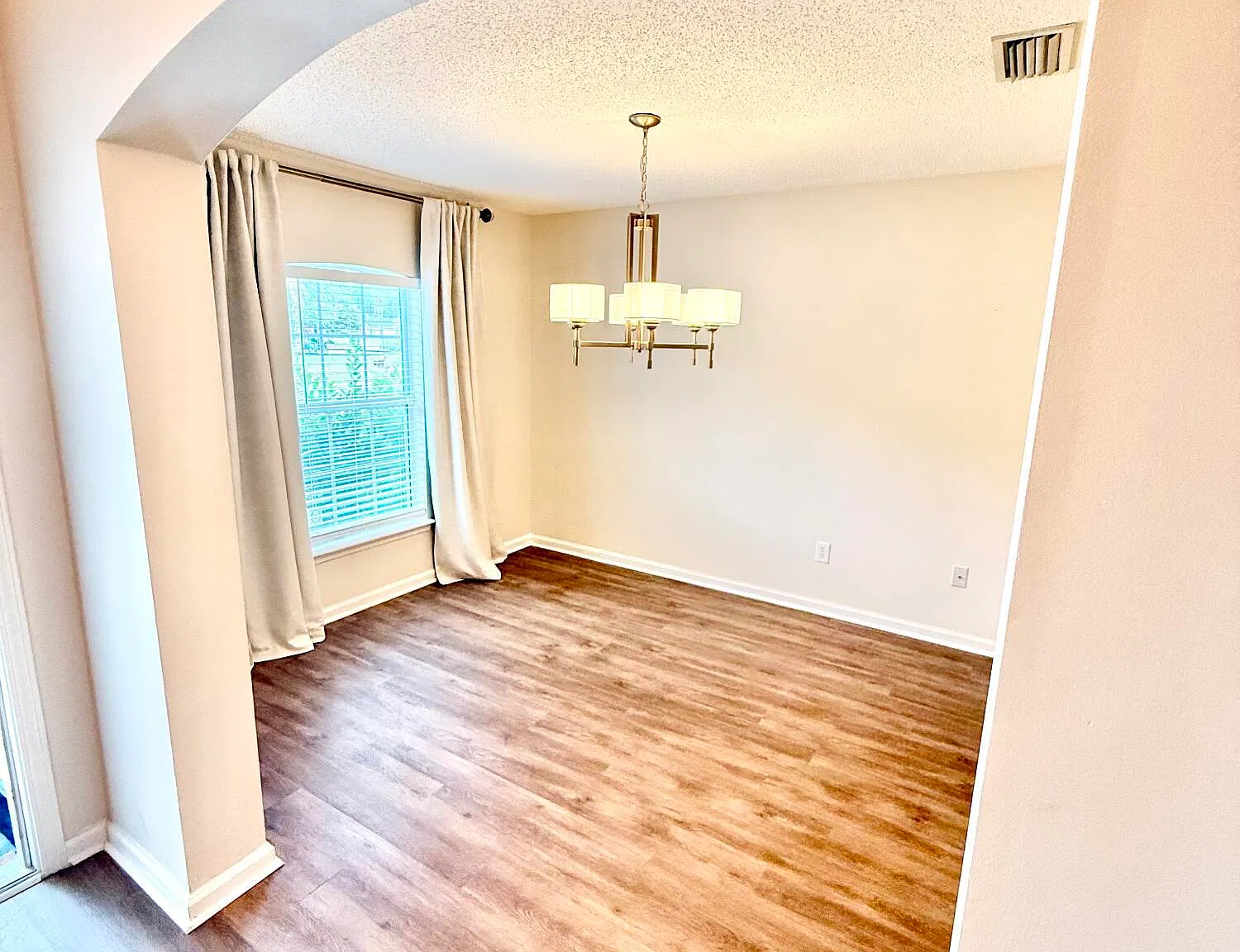3 bed, 2.0 bath, 1543 sqft, $2,650 — Photo 4