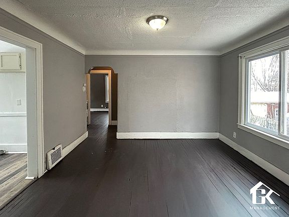 3rd image of 6885 Mettetal St