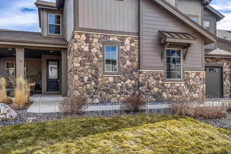 4 bed, 5.0 bath, 5716 sqft, $4,995 — Photo 3