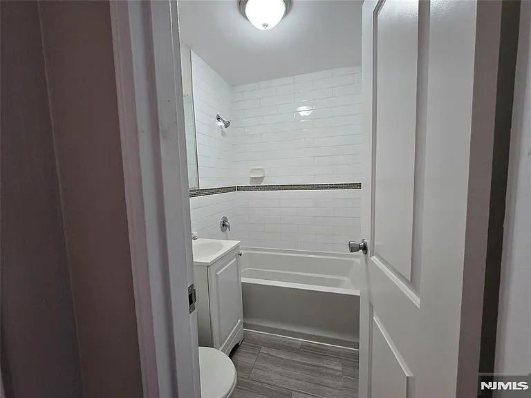 75 1st St #10 — Photo 2
