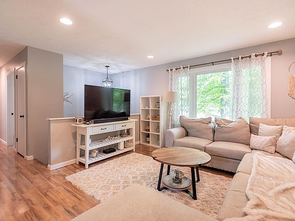 4th image of 640 N Diana Dr