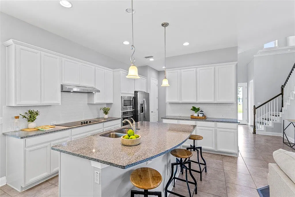 4 bed, 3.5 bath, 2344 sqft, $3,995 — Photo 2